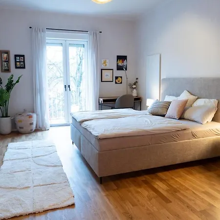 Lovingly Furnished In Center * 格拉茨