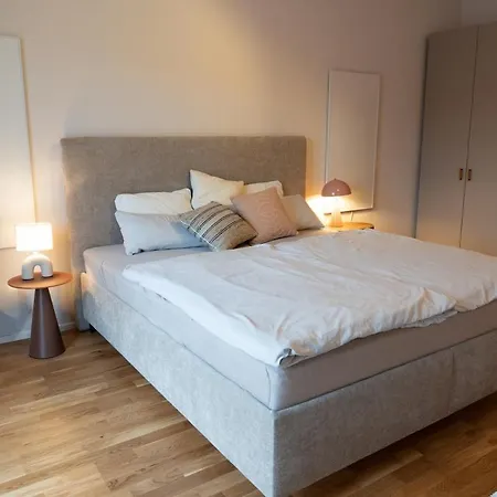 アパート Lovingly Furnished In Center