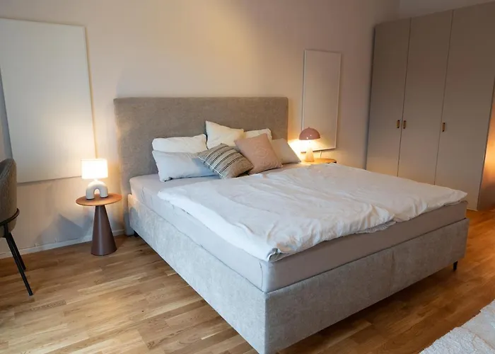 アパート Lovingly Furnished In Center