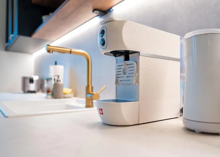 Lovingly Furnished In Center アパート *