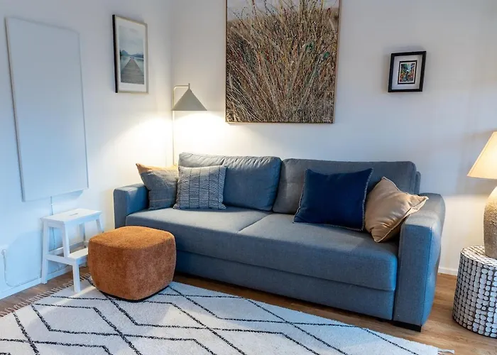 Lovingly Furnished In Center アパート