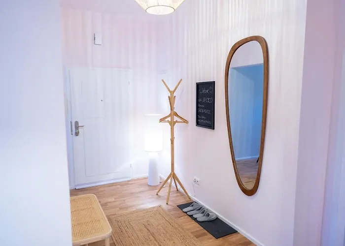 Lovingly Furnished In Center アパート